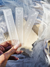 Load image into Gallery viewer, ACRYLIC VEGETABLE STAKES - ICON - 28 PACK