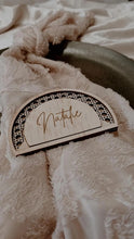 Load image into Gallery viewer, PLACE CARDS - SEMI CIRCLE - RATTAN