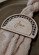 Load image into Gallery viewer, PLACE CARDS - SEMI CIRCLE - RATTAN