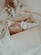 Load image into Gallery viewer, BABY GIFT BOX - ESSENTIALS
